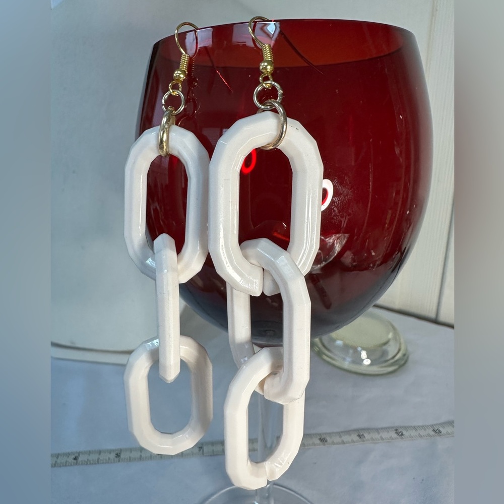 Three white chain link earrings - Picture 2 of 4